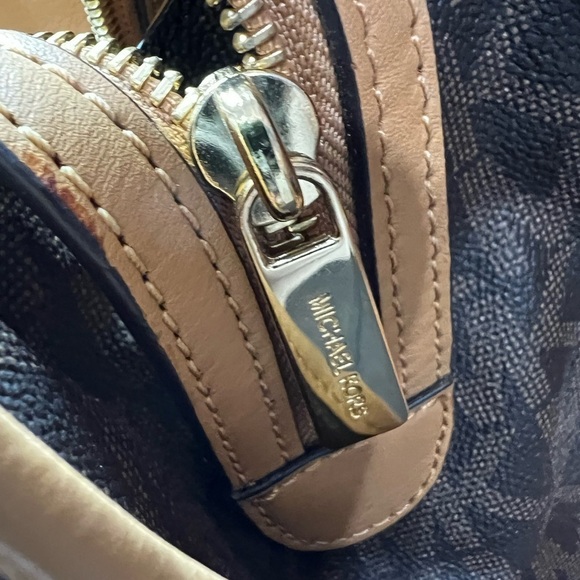 Michael Kors Darien Brown Monogram Medium Logo Tote - Picture 9 of 10